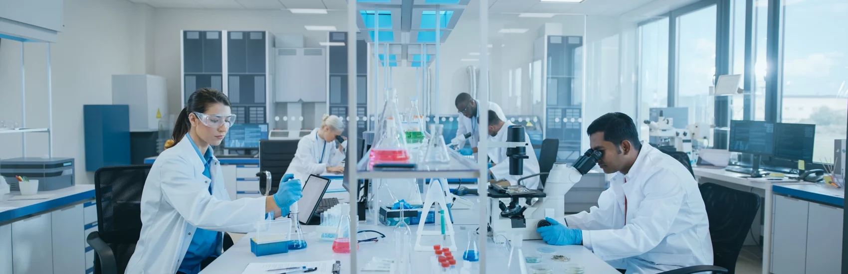 modern-medical-research-laboratory-diverse-team-scientists-working-using-microscope-analysing-biochemicals-samples-scientific-lab-medicine-microbiology-development-advanced-equipment